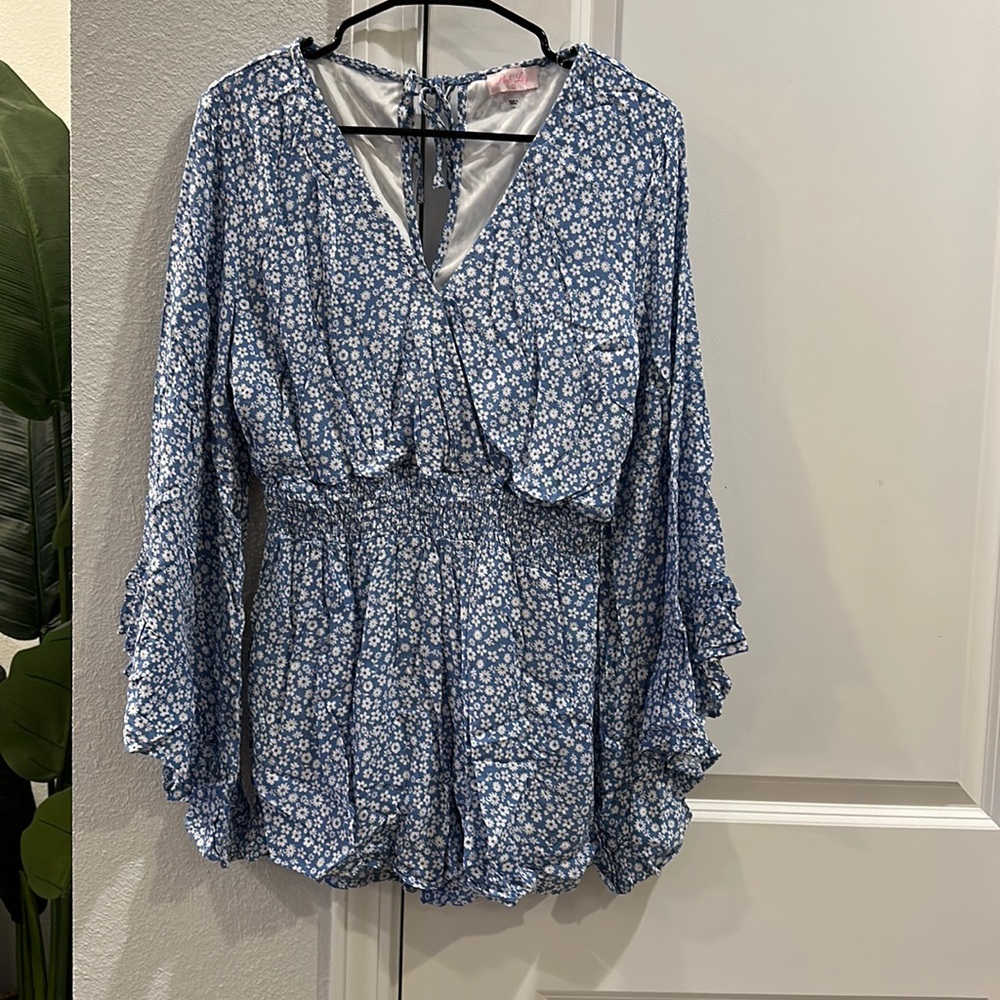 NWOT Pink Lily Romper. Blue Floral. Size Large. Never worn. Bell Sleeve